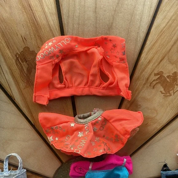 11 vintage Barbie outfits - Picture 2 of 5